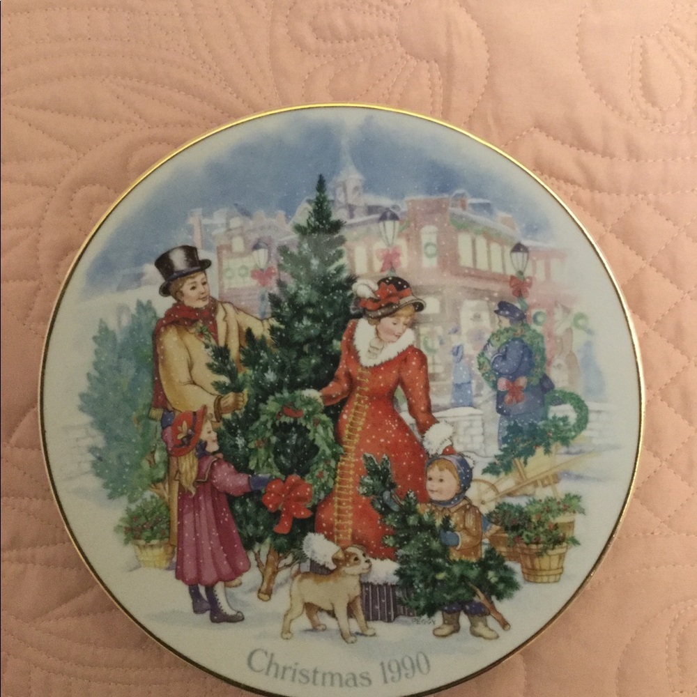 Avon 1990 decorative Christmas plate